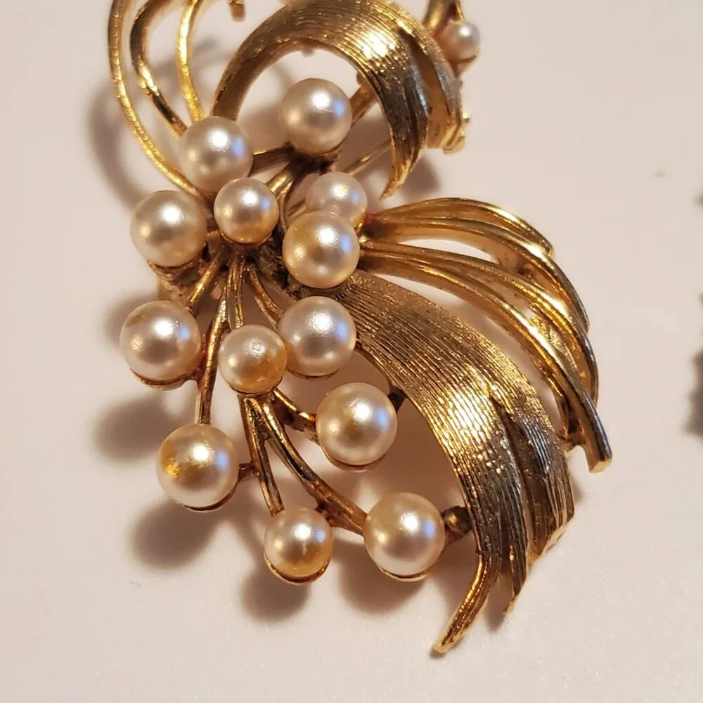 8 Pins or Brooches, items # A-1194-1201, wt. 105 grams. - Picture 13 of 15